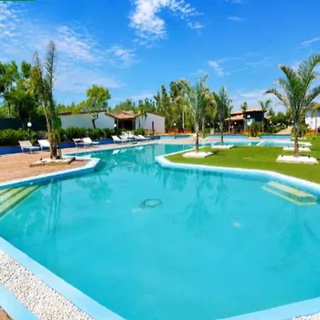 With Large Private Outdoor Space And Shared Swimming Pool * Nicotera