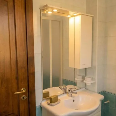 With Large Private Outdoor Space And Shared Swimming Pool Сasa de vacaciones *
